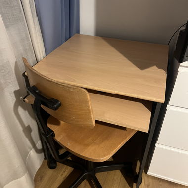 Petit bureau en bois avec tiroir clavier