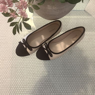 Chanel-inspirierte Ballerinas / Ballerina-Schuh