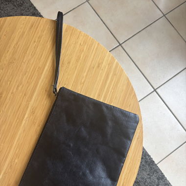 Schwarze Clutch aus Kunstleder