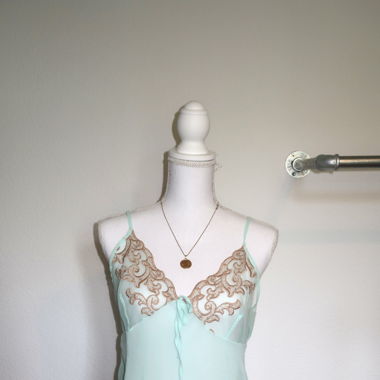 Top Vintage Y2K Cami in Verde Menta con Ricamo
