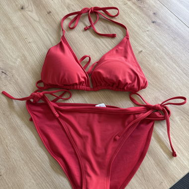 Roter Bikini