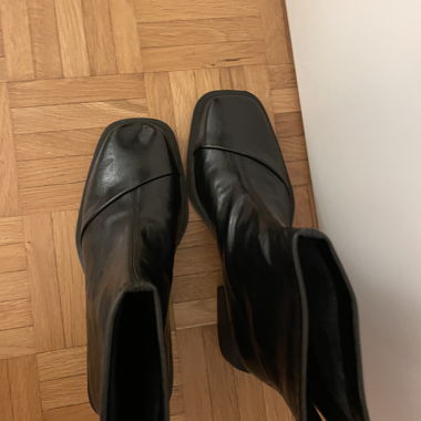 square toe boots black