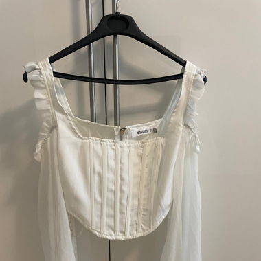 Missguided Schulterfreies Oberteil, schöne Ärmel