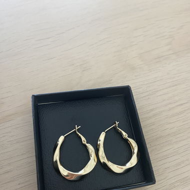 Twisted hoops 