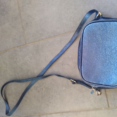 Petit sac bandoulière cuir brillant bleu