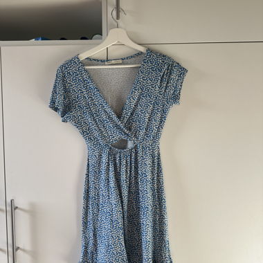 blue floral Pull&Bear dress