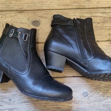Black ankle boots with heel