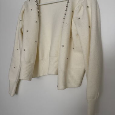 Cream-coloured knitted cardigan with stones