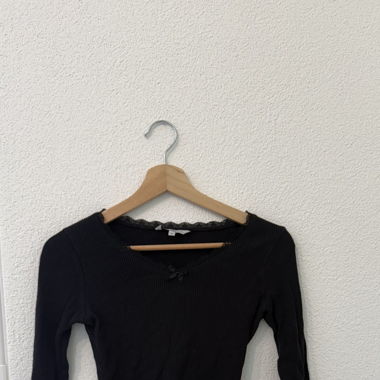 Langarmshirt mit Kontrast spitzen
