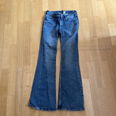 Blaue Schlagjeans EU 34