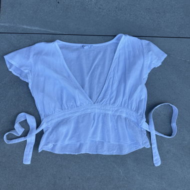 Top avvolgente bianco Subdued con fiocco