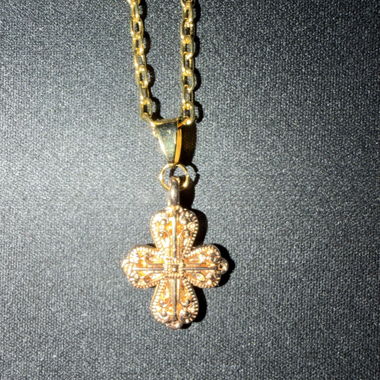 Collier pendentif croix doré