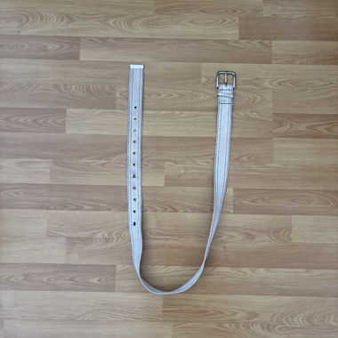 Ceinture en tissu blanche avec boucle métallique
