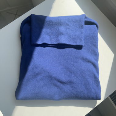 Pull col roulé bleu électrique