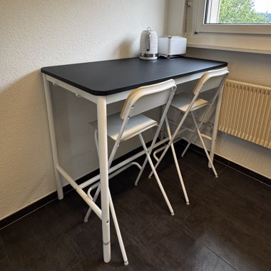 Table avec deux chaises Noir / Blanc