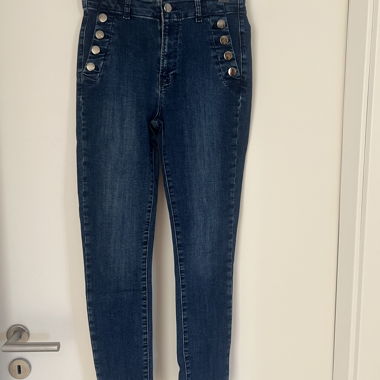 Size 36 Jeans with Buttons