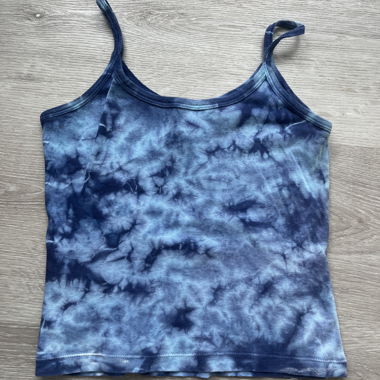 Débardeur à bretelles spaghetti en batik / crop-top