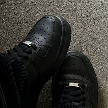 Nike Air Force 1 - Schwarz, fast neu, Gr. 42)