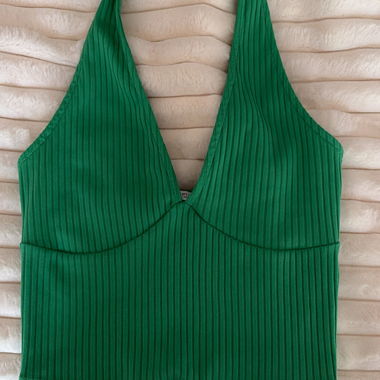 Grünes Oberteil von Bershka