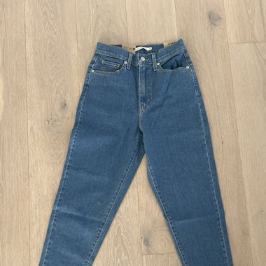 Levi’s Mom Jeans