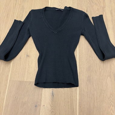 Dark blue ribbed V-neck top