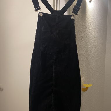 Latzhosen Kleid