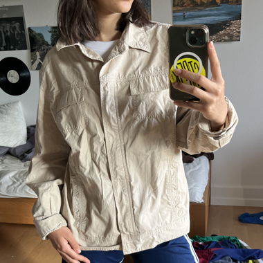Giacca beige autunnale