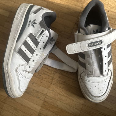 Adidas Sneakers without shoelaces