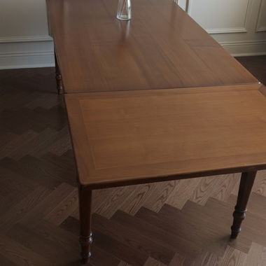 Tavolo da pranzo in legno di ciliegio