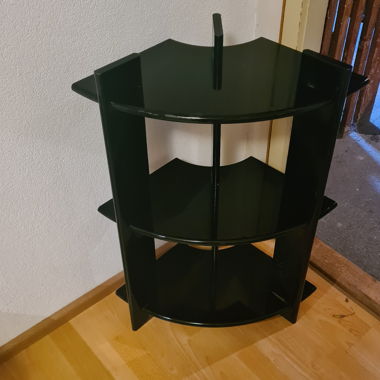 Schwarzes schickes Eckregal