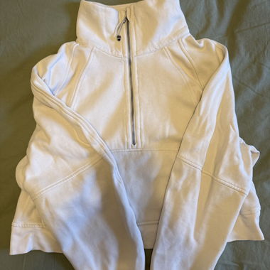 Weisser lululemon-Pullover