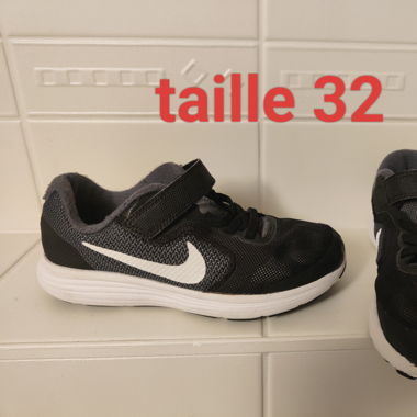 Basket de salle Nike taille 31