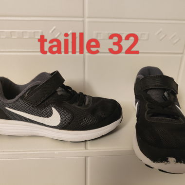 Basket de salle Nike taille 31
