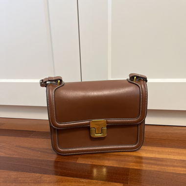 braune Handtasche