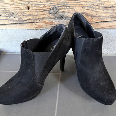 Schwarze Stiefeletten
