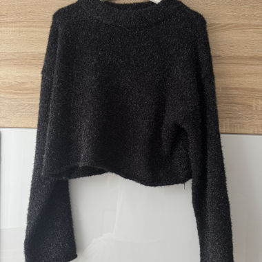 Black fluffy cropped H&M sweater