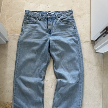 Levis loose straight jeans