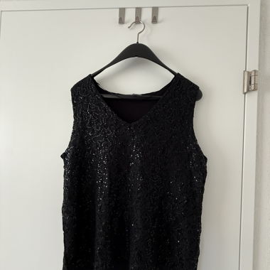Top sans manches à sequins noirs