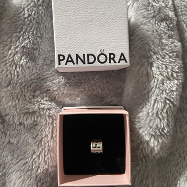 Charm H pandora