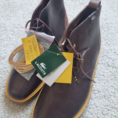 Chaussures en cuir Lacoste Neuves avec étiquette 