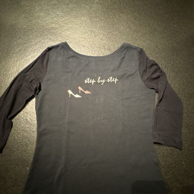 Maglia nera aderente