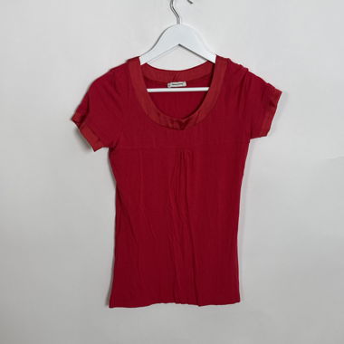 Rotes T-Shirt mit kurzem Arm