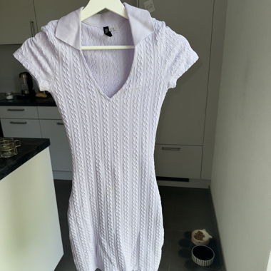 Robe pull lilas en maille torsadée – col polo