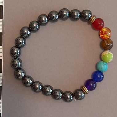 Bracciale con perle di magnetite e perle multicolori