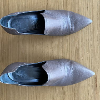 Décolleté in pelle marrone con tacco