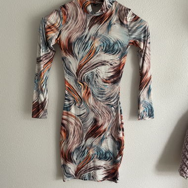 Bodycon Mini-Kleid mit abstraktem Muster