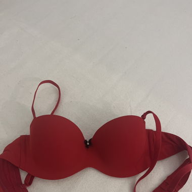 Roter Bh