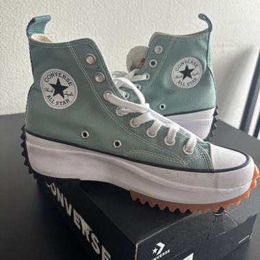 Converse run star hike