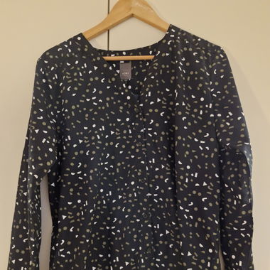 Schwarze Bluse mit Muster