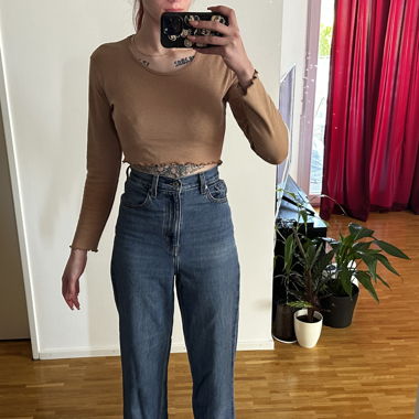 2 crop tops with ruched hem (brown & white)